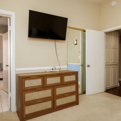 Kids bedroom with TV