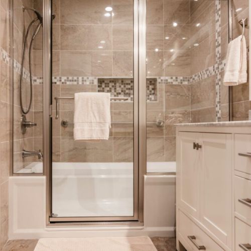 Master bathtub/shower