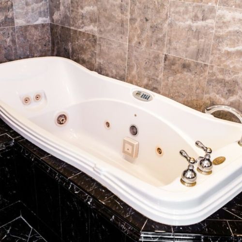 Master bathtub!