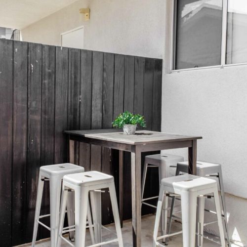 A little patio set for the back house.