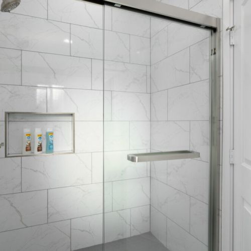 Second bedroom's en-suite bathroom