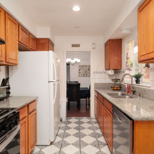 Fully-stocked kitchen ready to prepare yummy meals!