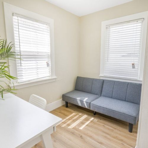 Bonus room with desk and futon