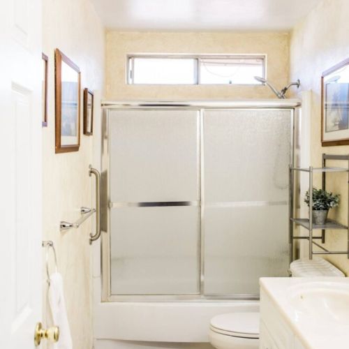 Full shared bathroom