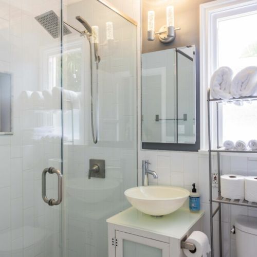 Full bath with modern accents