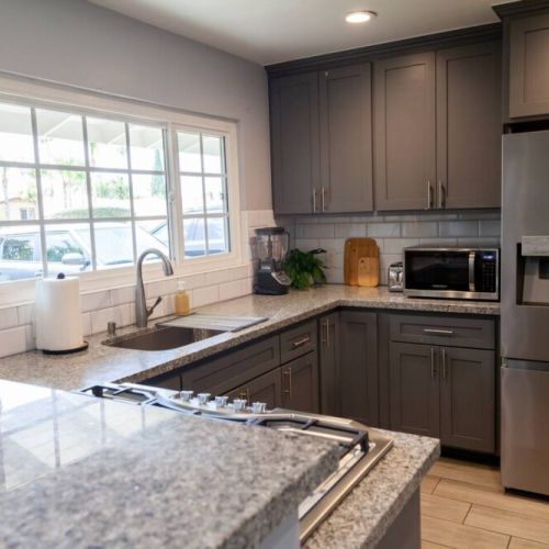 Large kitchen with gas stove, oven, microwave, large refrigerator. Fully equipped with pots/pans, all the cooking and eating utensils, stoneware and glassware. We've included a rice cooker and Ninja Blenda for yummy smoothie.