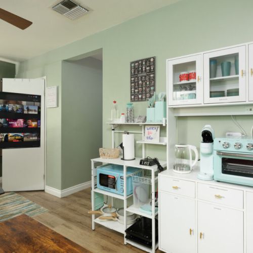 We love the retro teal + red touches in the kitchen :)