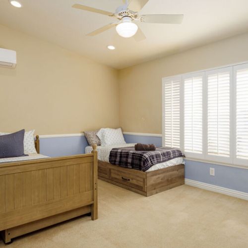 Kids bedroom with pull out trundle bed