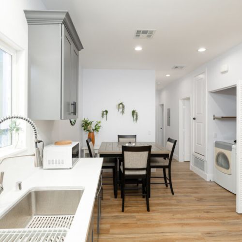 Kitchen peeking into the dining area