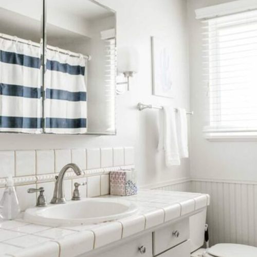 Shampoo, conditioner, body wash, and towels provided