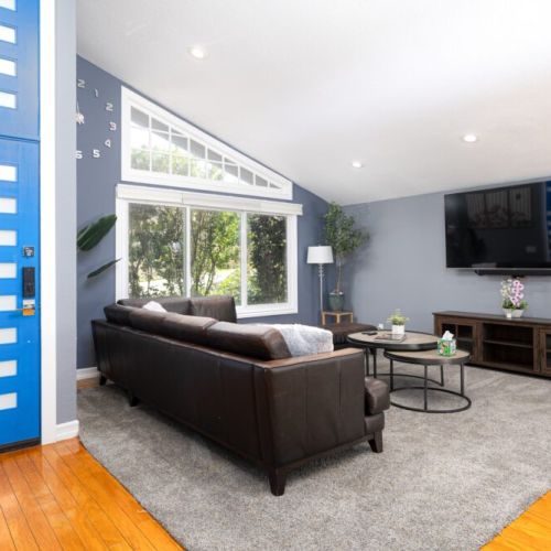Bold and bright touches in the living room