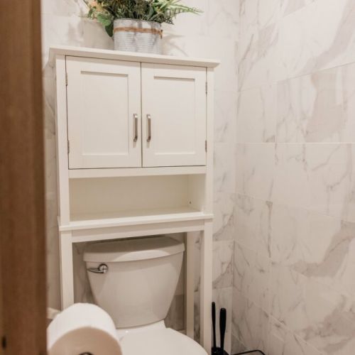 Seperate room with toilet attached to the master bathroom.