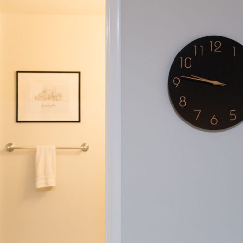 Full bathroom connected to third bedroom