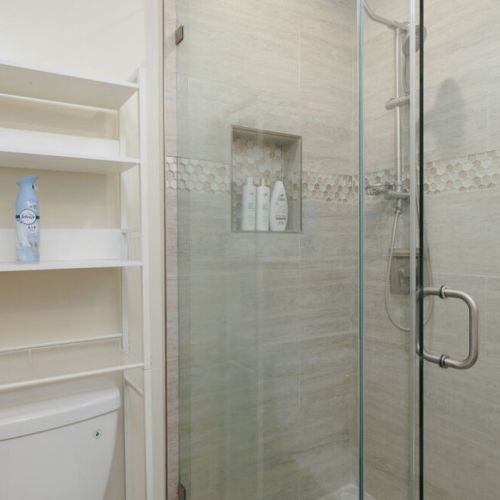 Second master suite bathroom