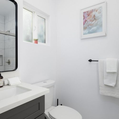 Second bedroom's en-suite bathroom