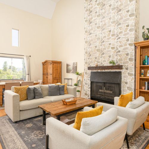 Welcome to a classic yet modern LA home!
