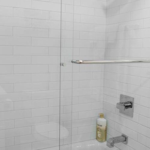 Modern shower/bathtub.
