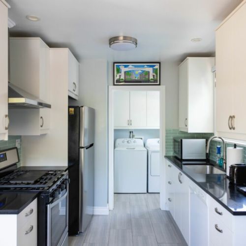 Kitchen + washer/dryer