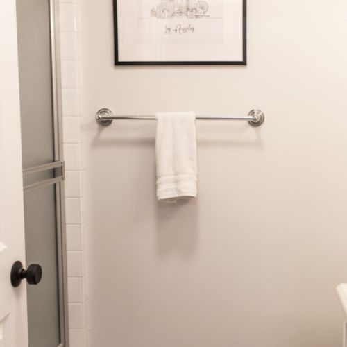 Full bathroom equipped with shampoo, conditioner, and body wash