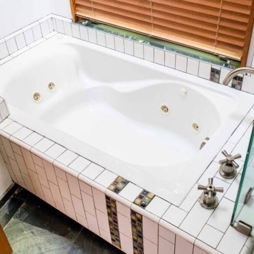 Relax in the tub with natural sunlight and water jets. :)