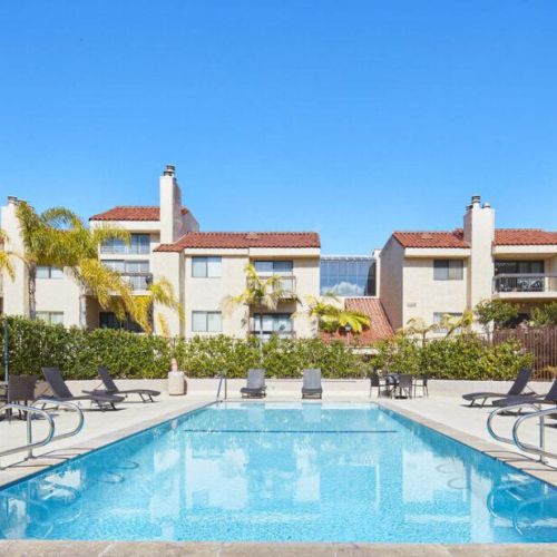 Welcome to California Paradise. There's not just one, but THREE pools in this community.