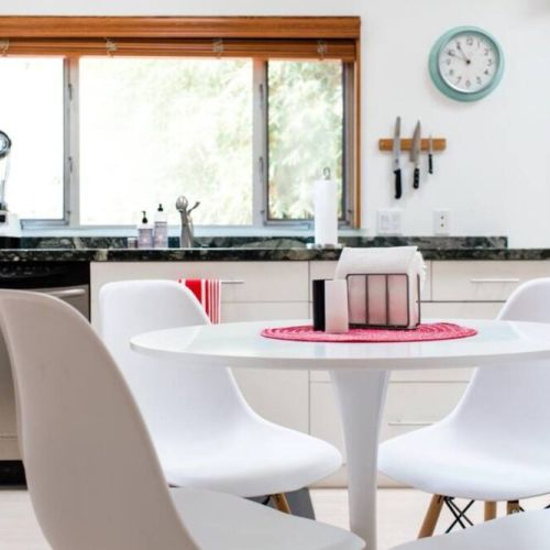 Bright dining area for four!