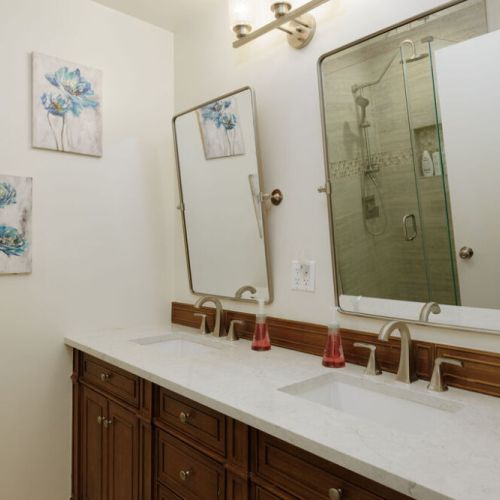 Second master suite bathroom