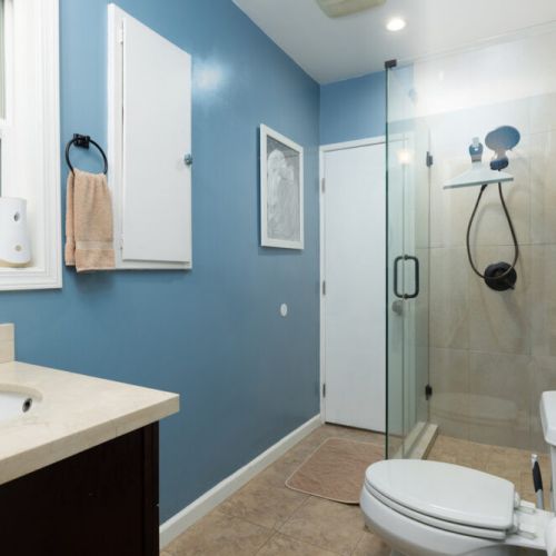 Full bathroom with rain shower head