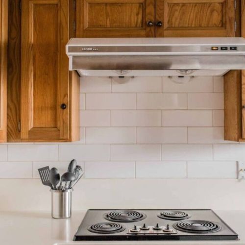 Stove + kitchen utensils