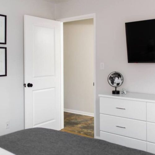 Smart 4K TV + dresser